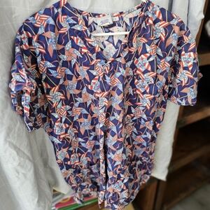 Scrubstar Women's Pinwheel Print Top - Blue and Red